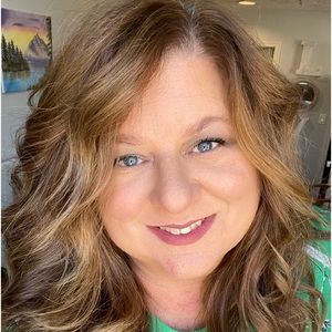 Meet your Posher, Dena